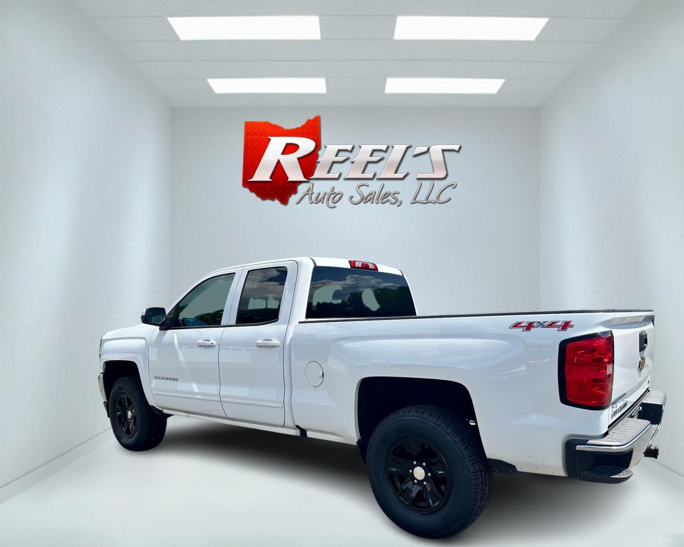 2017 White /Black Chevrolet Silverado 1500 LT (1GCVKREH5HZ) with an 4.3L V6 OHV 12V engine, 6-Speed Automatic transmission, located at 11115 Chardon Rd. , Chardon, OH, 44024, (440) 214-9705, 41.580246, -81.241943 - The 2017 Chevrolet Silverado 1500 LT Double Cab 4WD offers a harmonious fusion of rugged capability and modern convenience, powered by the robust 4.3-liter V6 engine. This engine, known for its reliability and efficiency, provides ample power for a variety of tasks, delivering 285 horsepower and 305 - Photo#8